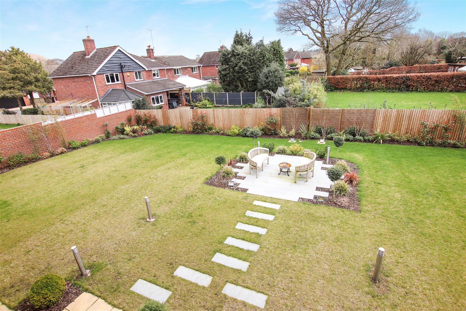 ENCLOSED REAR GARDEN